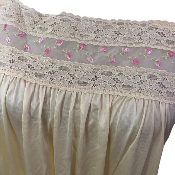 Vanity Fair Buttercup Yellow Long Nightgown Gown Lace Embroidery Nylon Large - Picture 2 of 7